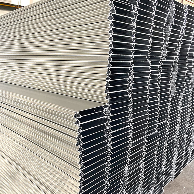 Strop aluminijastega traku